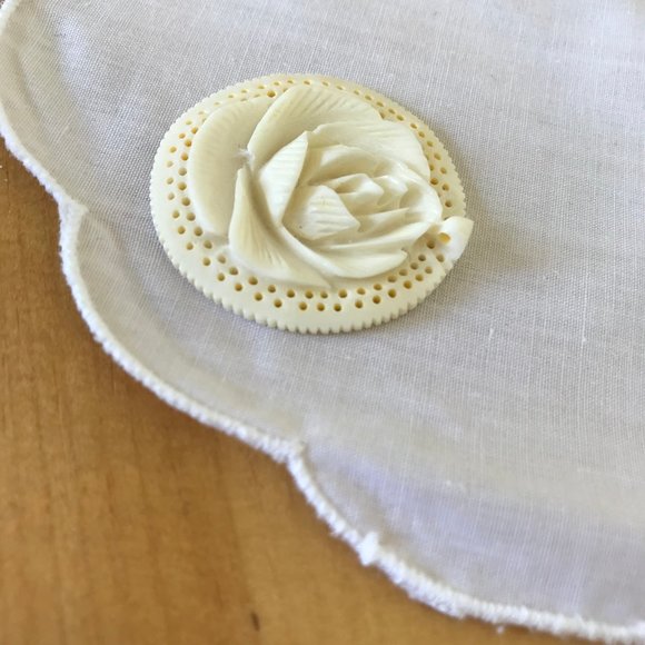 Hand Carved 3D Lotus Flower Pendant Charm 1-3/8" Boho Jewelry - Picture 3 of 4